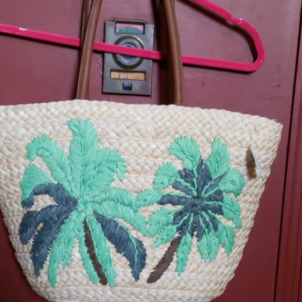 NEW Green And Cream Woven Straw Handbag/Tote